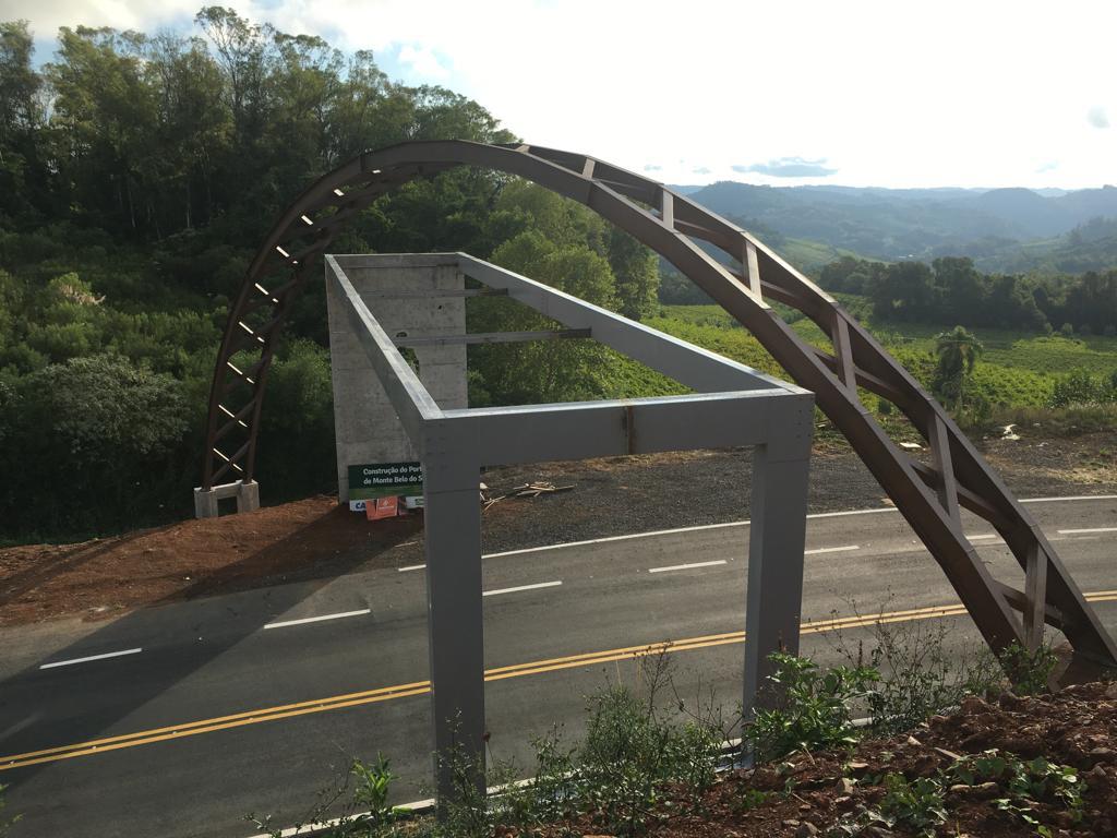 Avançam as obras do novo pórtico de Monte Belo do Sul