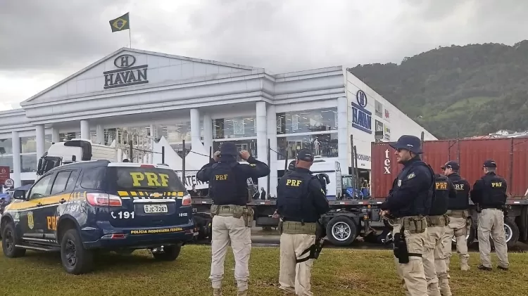 Manifestantes atacam agentes da PRF em Santa Catarina e no Pará  