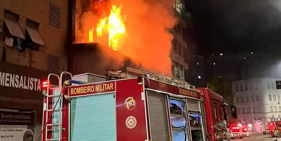 Incêndio em pousada mata 10 pessoas em Porto Alegre