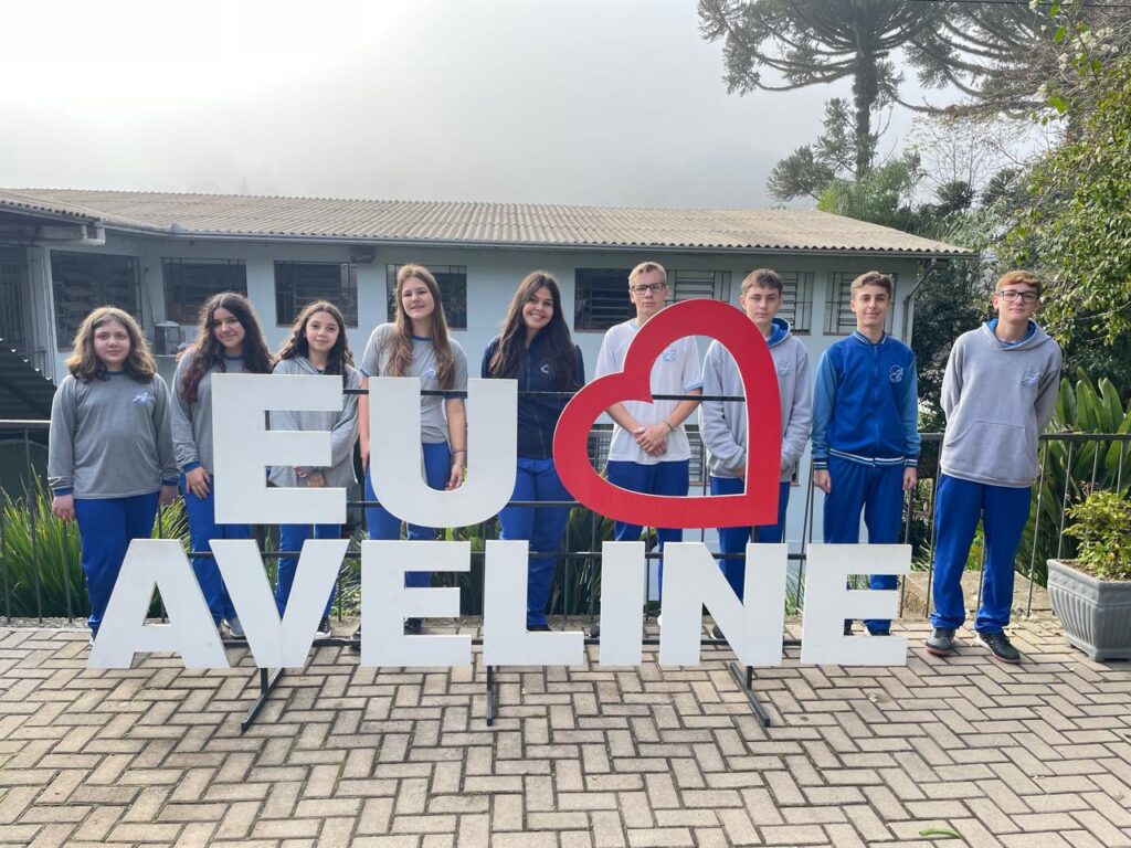 Estudantes do Alfredo Aveline, de Bento, são condecorados por concurso internacional