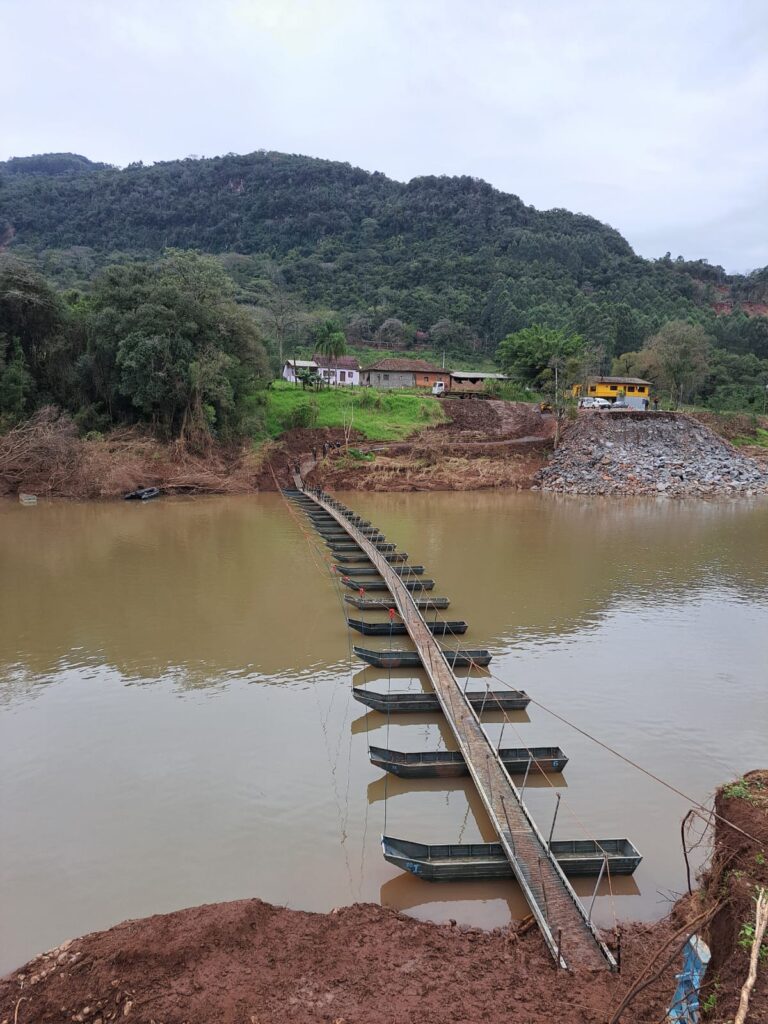 Construída passadeira flutuante no Rio Caí, entre Caxias e Nova Petrópolis