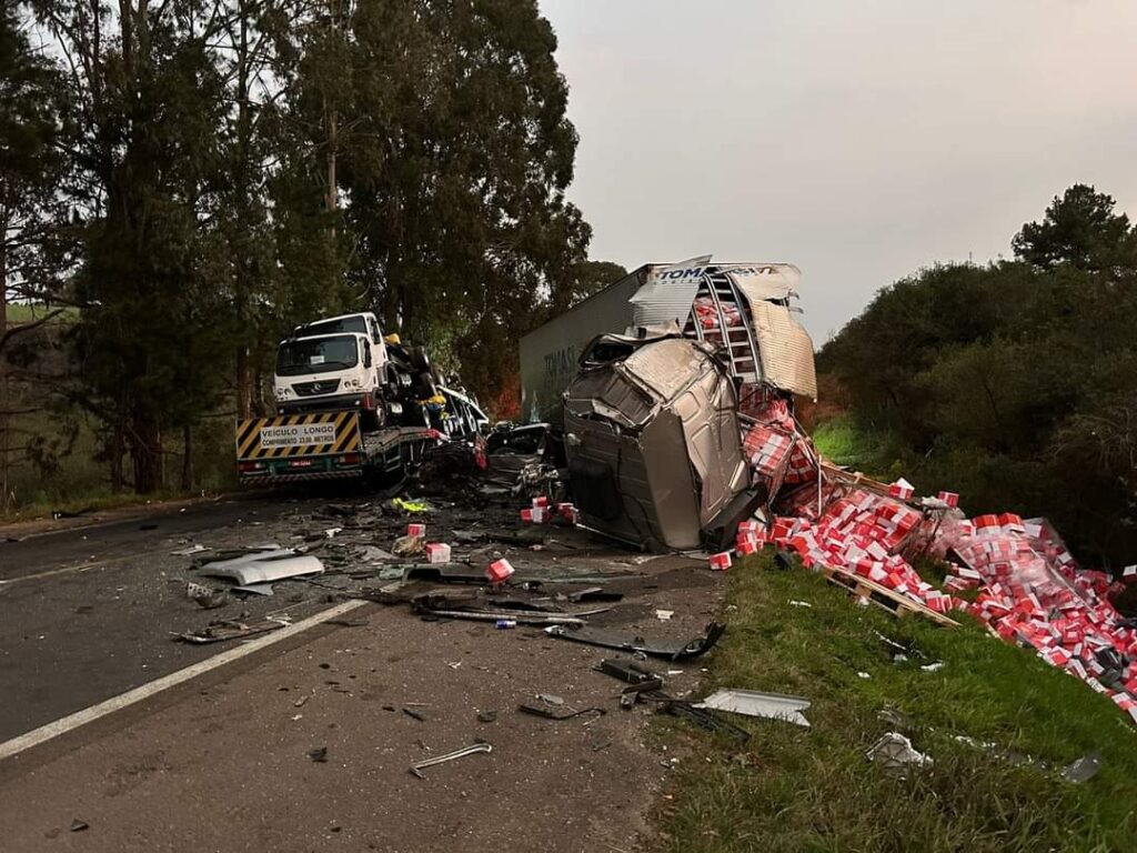 Acidente entre quatro caminhões deixa um morto em Vacaria