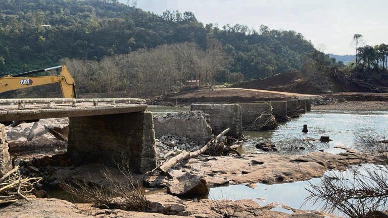 Ponte de Cotiporã começa a ser reconstruída