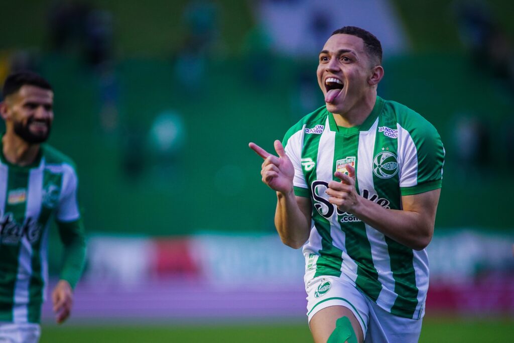 Juventude vence o Fluminense de virada; Grêmio completa 121 anos e só consegue empate