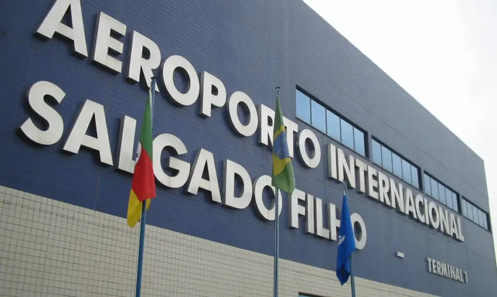 Após enchentes, Aeroporto de Porto Alegre reabre nesta segunda, 21/10