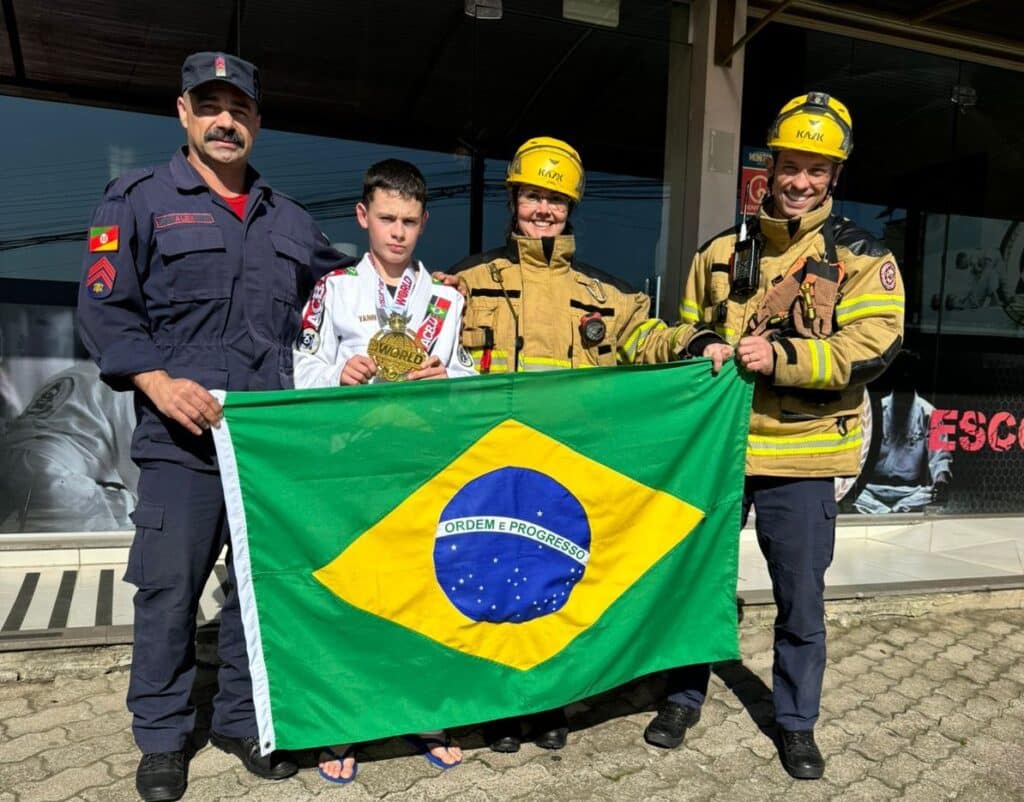 Bombeiro Mirim de Bento conquista 1º lugar em Mundial de Jiu-Jitsu, no Japão