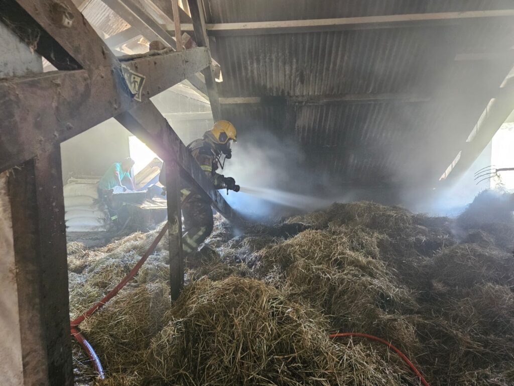 Incêndio atinge a Casa da Ovelha, ponto turístico dos Caminhos de Pedra, em Bento